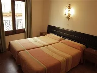 Apartamentos Rosa Clara Lloret de Mar 2*,  Spain